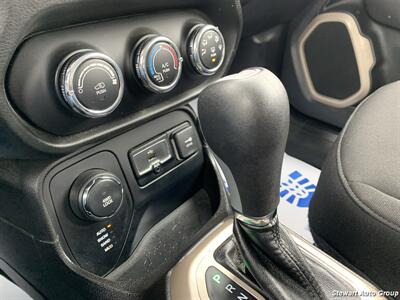 2017 Jeep Renegade Sport 4x4   - Photo 33 - Pataskala, OH 43062