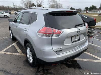 2015 Nissan Rogue SV AWD   - Photo 14 - Pataskala, OH 43062