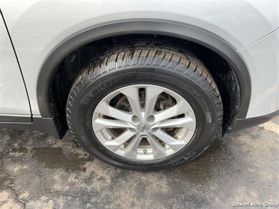 2015 Nissan Rogue SV AWD   - Photo 10 - Pataskala, OH 43062