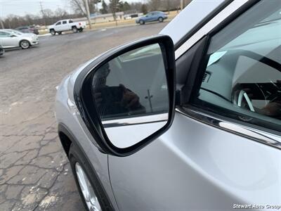 2015 Nissan Rogue SV AWD   - Photo 7 - Pataskala, OH 43062