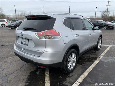 2015 Nissan Rogue SV AWD   - Photo 12 - Pataskala, OH 43062