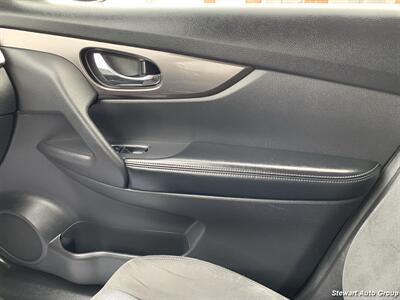 2015 Nissan Rogue SV AWD   - Photo 33 - Pataskala, OH 43062