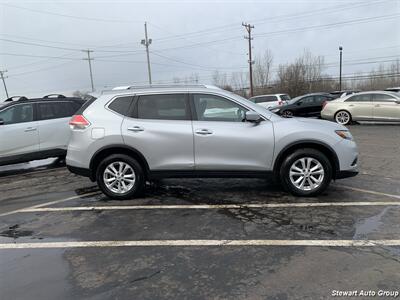 2015 Nissan Rogue SV AWD   - Photo 9 - Pataskala, OH 43062