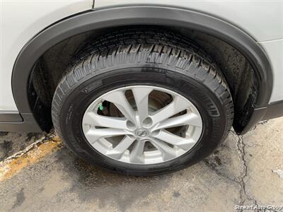 2015 Nissan Rogue SV AWD   - Photo 16 - Pataskala, OH 43062