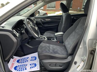 2015 Nissan Rogue SV AWD   - Photo 19 - Pataskala, OH 43062