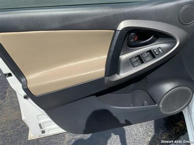 2012 Toyota RAV4 Limited AWD - Photo 9 - Pataskala, OH 43062