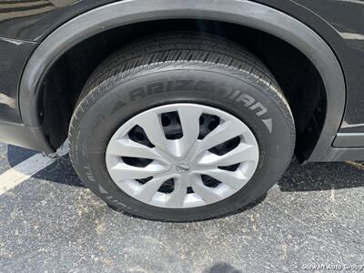 2015 Nissan Rogue S   - Photo 10 - Pataskala, OH 43062