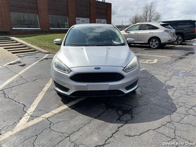 2016 Ford Focus SE   - Photo 2 - Pataskala, OH 43062