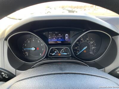 2016 Ford Focus SE   - Photo 25 - Pataskala, OH 43062