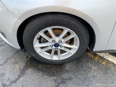 2016 Ford Focus SE   - Photo 15 - Pataskala, OH 43062