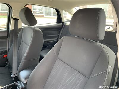 2016 Ford Focus SE   - Photo 19 - Pataskala, OH 43062