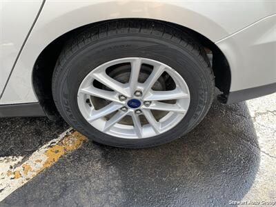 2016 Ford Focus SE   - Photo 14 - Pataskala, OH 43062