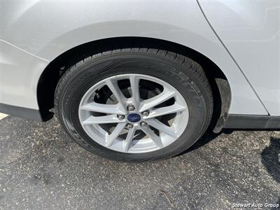 2016 Ford Focus SE   - Photo 10 - Pataskala, OH 43062