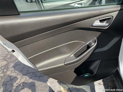 2016 Ford Focus SE   - Photo 22 - Pataskala, OH 43062