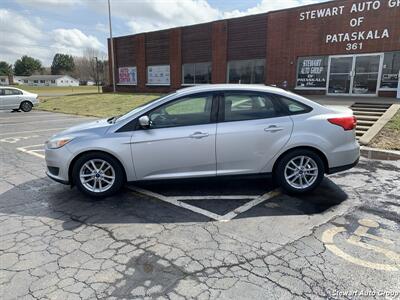 2016 Ford Focus SE   - Photo 5 - Pataskala, OH 43062