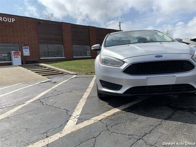 2016 Ford Focus SE   - Photo 4 - Pataskala, OH 43062