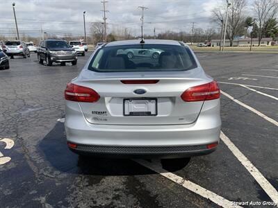2016 Ford Focus SE   - Photo 12 - Pataskala, OH 43062