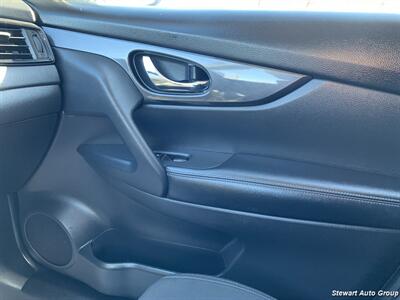 2019 Nissan Rogue SV AWD   - Photo 34 - Pataskala, OH 43062