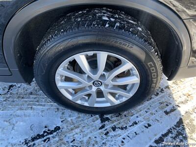 2019 Nissan Rogue SV AWD   - Photo 15 - Pataskala, OH 43062