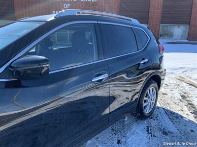 2019 Nissan Rogue SV AWD   - Photo 6 - Pataskala, OH 43062