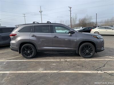 2019 Toyota Highlander SE AWD   - Photo 7 - Pataskala, OH 43062