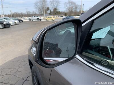 2019 Toyota Highlander SE AWD   - Photo 6 - Pataskala, OH 43062