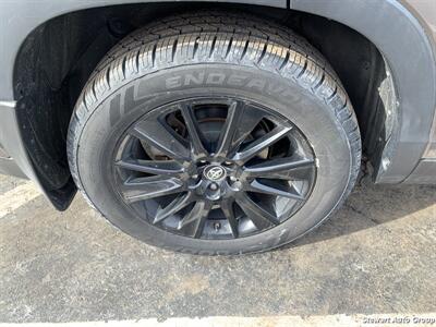 2019 Toyota Highlander SE AWD   - Photo 9 - Pataskala, OH 43062