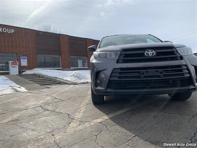 2019 Toyota Highlander SE AWD   - Photo 4 - Pataskala, OH 43062