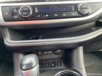 2019 Toyota Highlander SE AWD   - Photo 38 - Pataskala, OH 43062