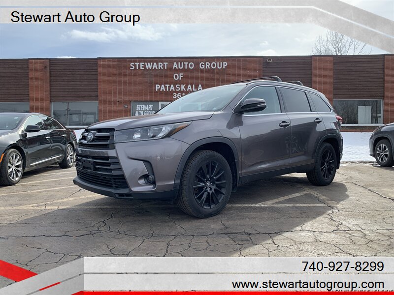 2019 Toyota Highlander SE AWD   - Photo 1 - Pataskala, OH 43062