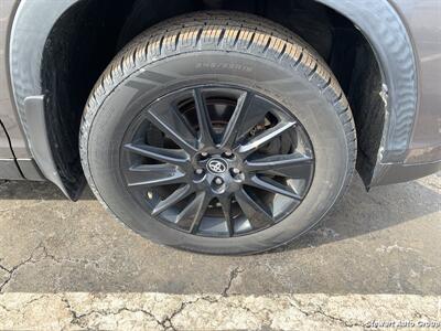 2019 Toyota Highlander SE AWD   - Photo 8 - Pataskala, OH 43062