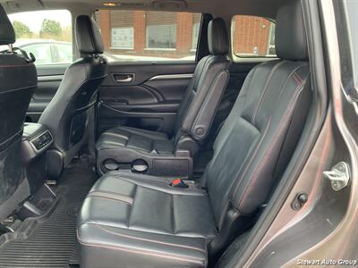 2019 Toyota Highlander SE AWD   - Photo 20 - Pataskala, OH 43062