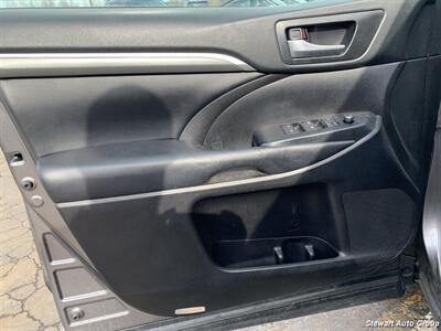 2019 Toyota Highlander SE AWD   - Photo 16 - Pataskala, OH 43062