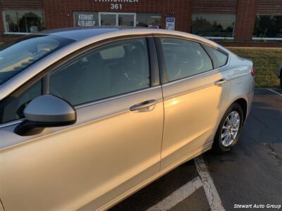2017 Ford Fusion S   - Photo 6 - Pataskala, OH 43062