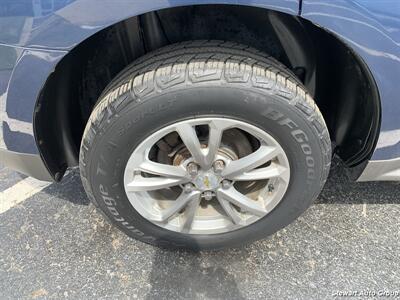 2017 Chevrolet Equinox LT AWD - Photo 11 - Pataskala, OH 43062