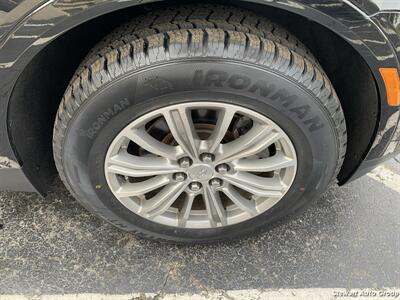 2017 Cadillac XT5 Luxury AWD - Photo 10 - Pataskala, OH 43062