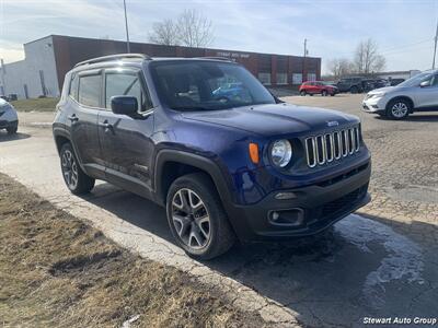 2017 Jeep Renegade Latitude 4x4   - Photo 2 - Pataskala, OH 43062