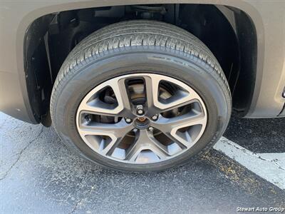 2017 Jeep Renegade Latitude 4x4 - Photo 15 - Pataskala, OH 43062
