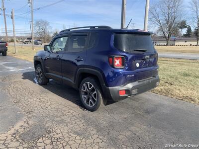 2017 Jeep Renegade Latitude 4x4   - Photo 3 - Pataskala, OH 43062