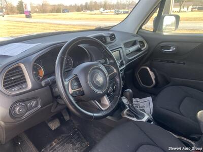 2017 Jeep Renegade Latitude 4x4   - Photo 4 - Pataskala, OH 43062