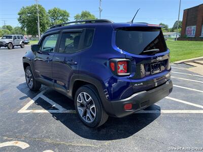 2017 Jeep Renegade Latitude 4x4 - Photo 13 - Pataskala, OH 43062