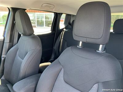 2017 Jeep Renegade Latitude 4x4 - Photo 18 - Pataskala, OH 43062