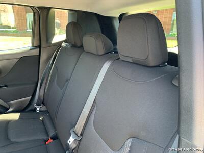 2017 Jeep Renegade Latitude 4x4 - Photo 20 - Pataskala, OH 43062