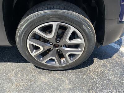 2017 Jeep Renegade Latitude 4x4 - Photo 9 - Pataskala, OH 43062