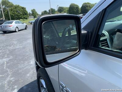 2016 RAM 1500 Big Horn Crew Cab 4x4 - Photo 6 - Pataskala, OH 43062