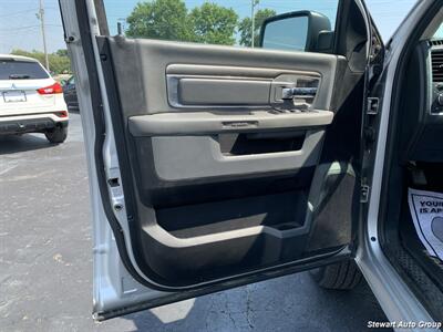 2016 RAM 1500 Big Horn Crew Cab 4x4 - Photo 15 - Pataskala, OH 43062
