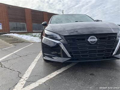 2023 Nissan Altima 2.5 SV   - Photo 4 - Pataskala, OH 43062