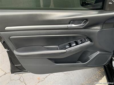 2023 Nissan Altima 2.5 SV   - Photo 17 - Pataskala, OH 43062