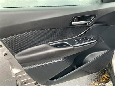 2018 Toyota C-HR XLE Premium - Photo 16 - Pataskala, OH 43062
