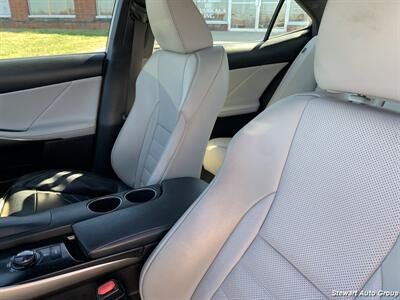2014 Lexus IS 250   - Photo 19 - Pataskala, OH 43062